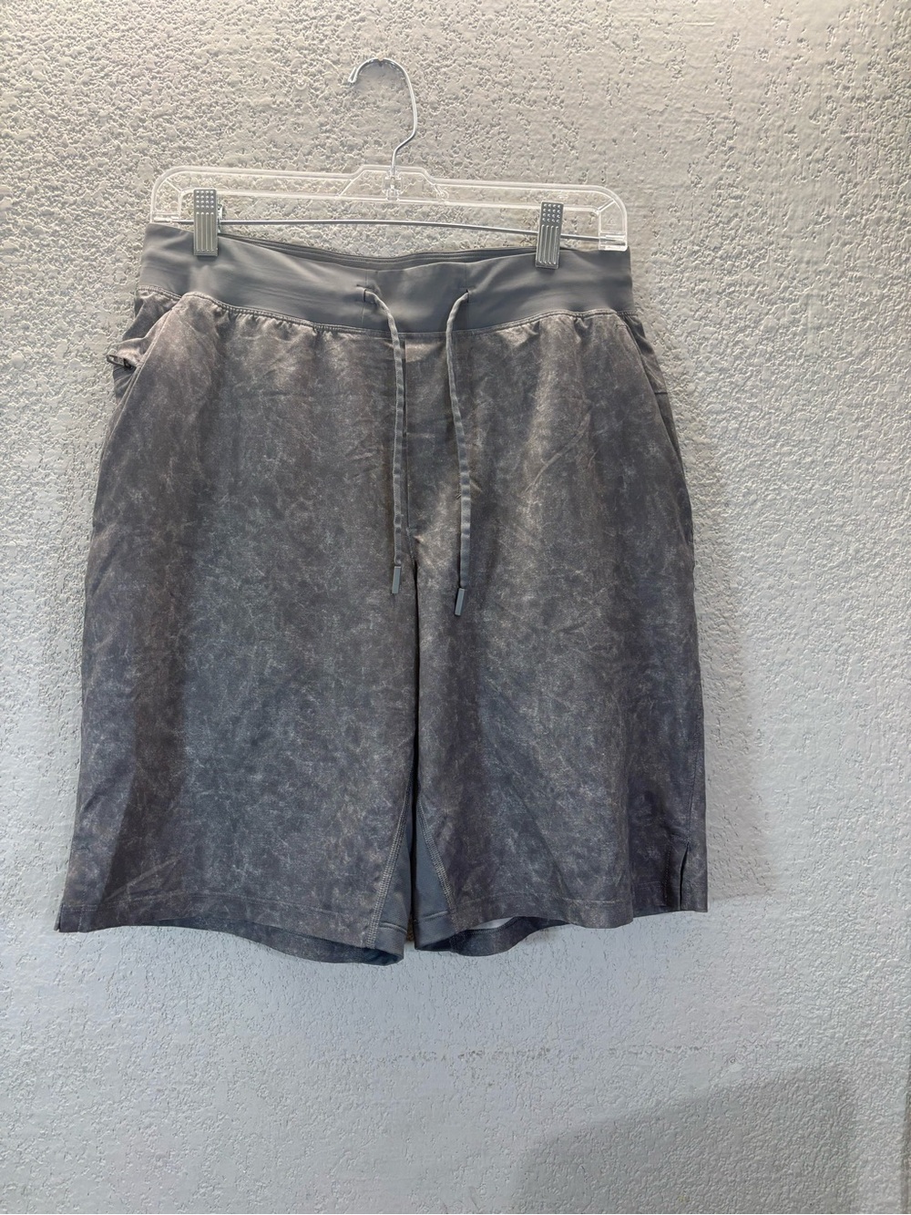 lululemon athletica Men's Gray Washed Athletic Drawstring Shorts